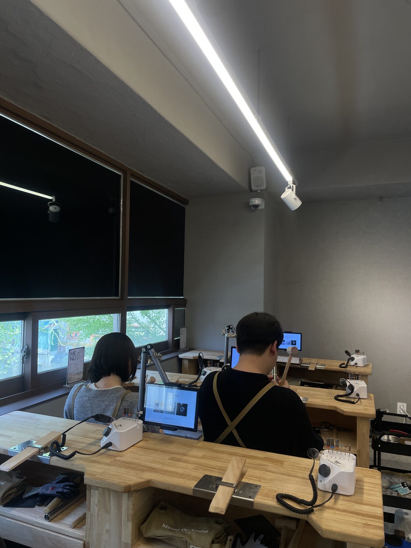 마감 — 폴리싱 작업 완성 단계